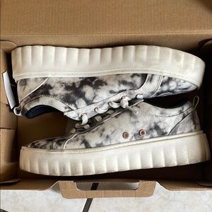 Tie-Dye Sneakers with Thick Sole